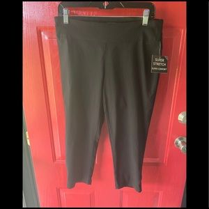 Mullen Capris super stretch & comfy new w/ tags